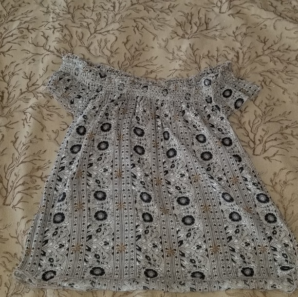 Off the shoulder too - Picture 1 of 2